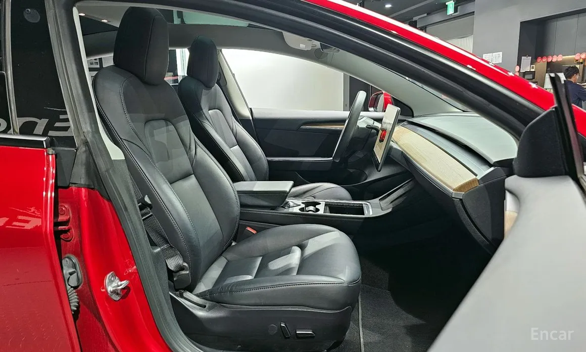 Фото 10 - Tesla Model 3