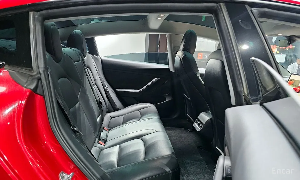 Фото 12 - Tesla Model 3