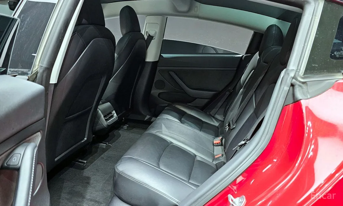 Фото 13 - Tesla Model 3