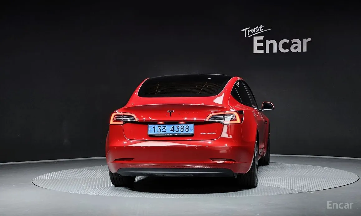 Фото 4 - Tesla Model 3