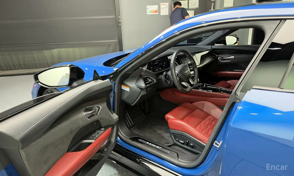 Фото 10 - Audi e-tron GT