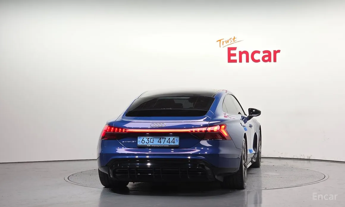 Фото 4 - Audi e-tron GT