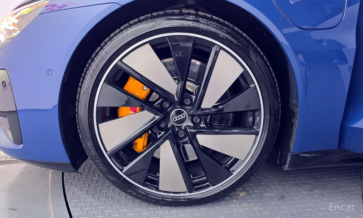 Фото 5 - Audi e-tron GT