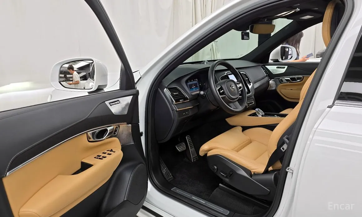 Фото 10 - Volvo XC90