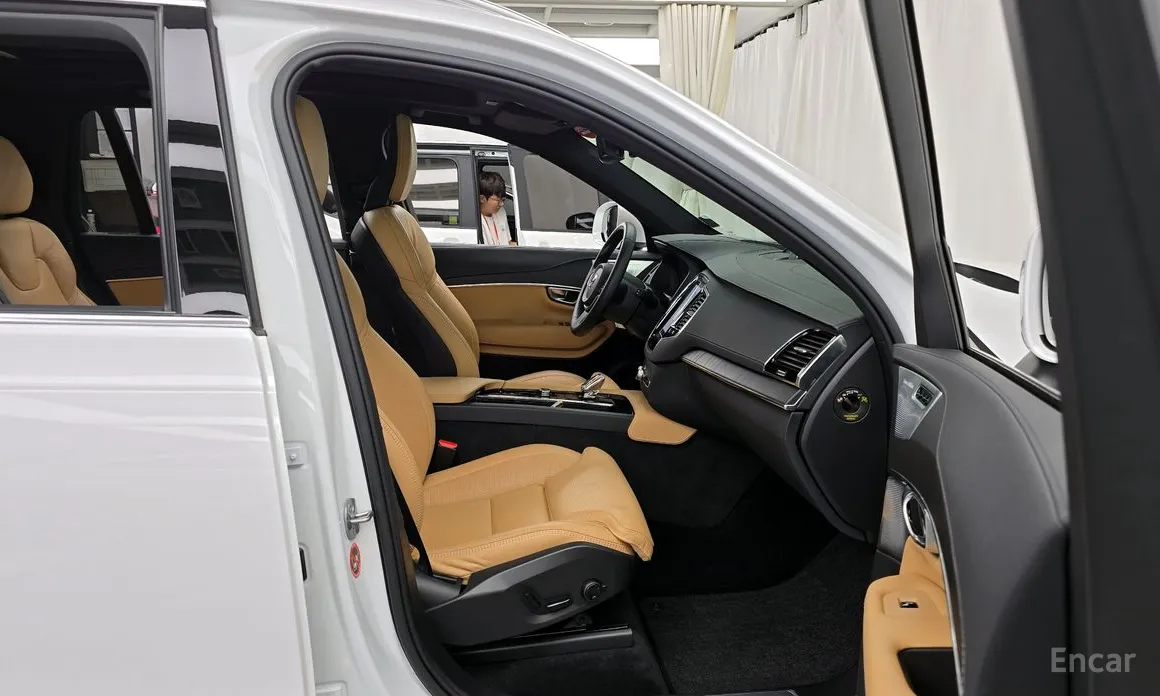 Фото 11 - Volvo XC90