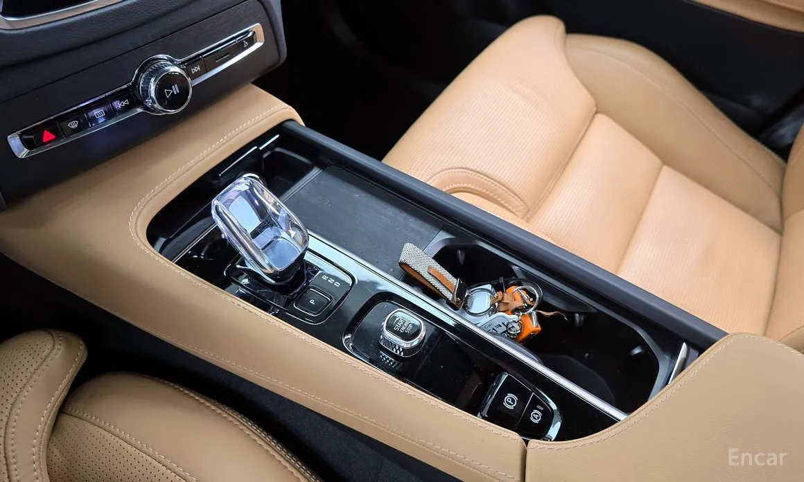 Фото 9 - Volvo XC90