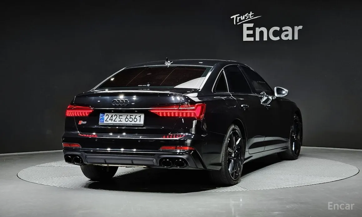 Фото 2 - Audi S6