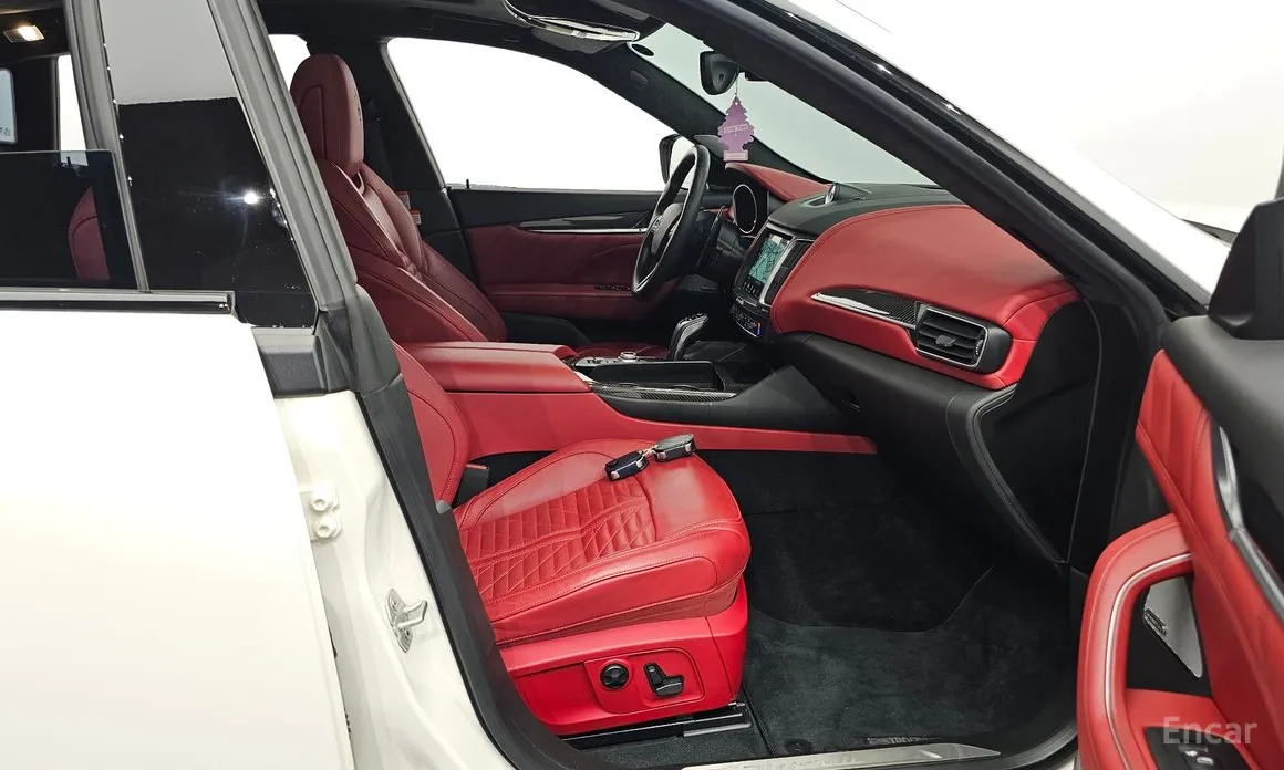 Фото 11 - Maserati Levante