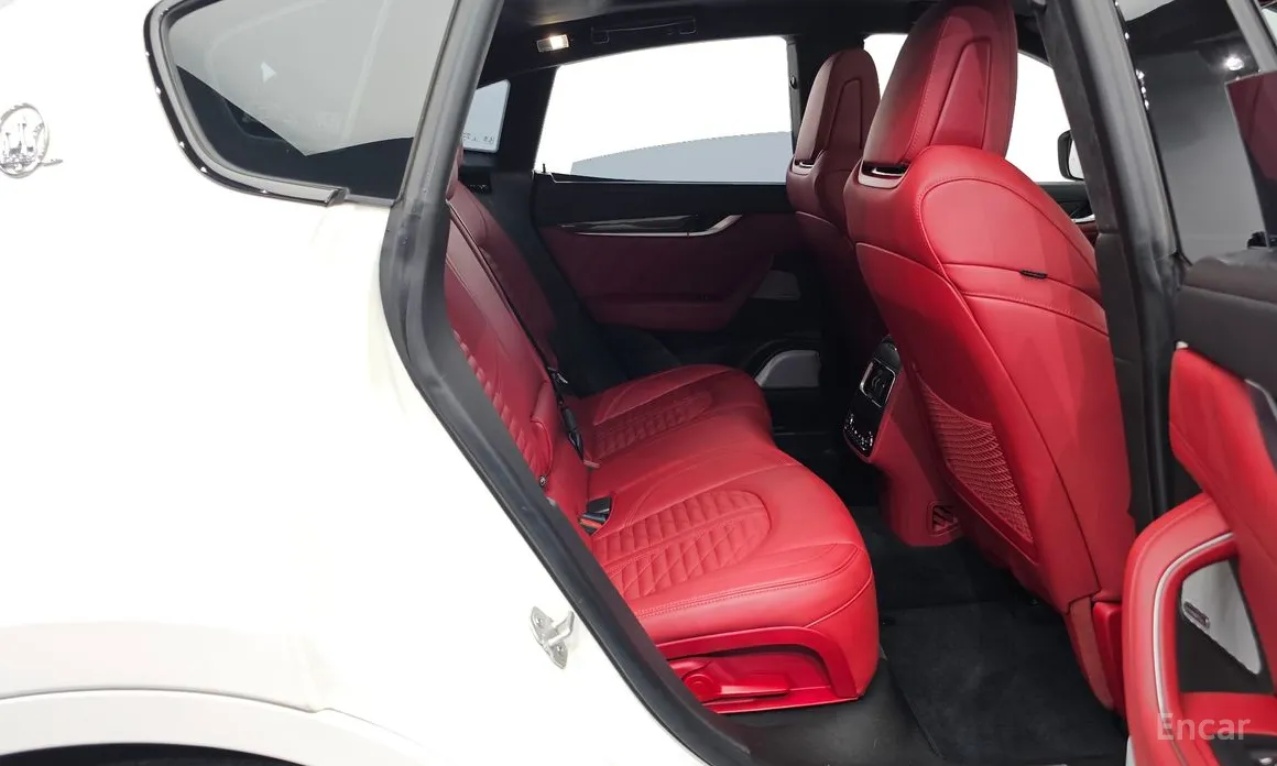 Фото 12 - Maserati Levante