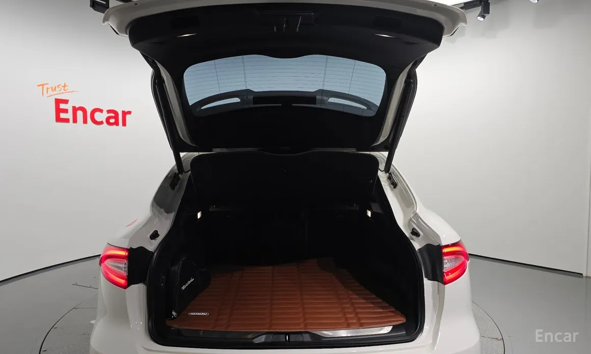 Фото 20 - Maserati Levante