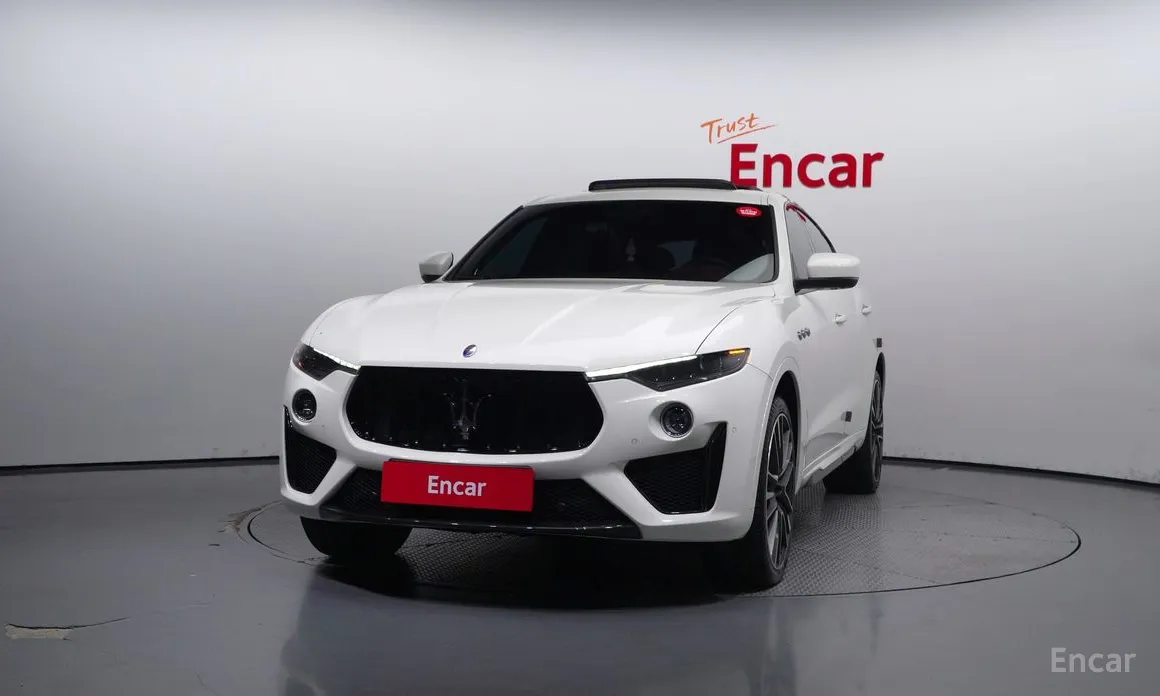 Фото 3 - Maserati Levante