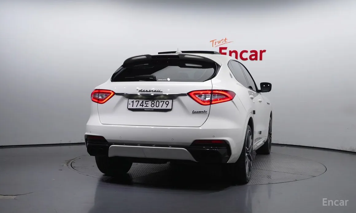 Фото 4 - Maserati Levante