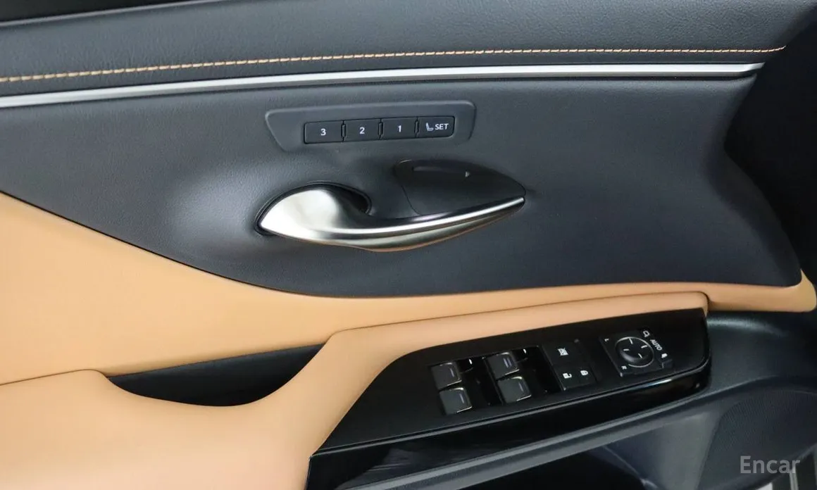 Фото 16 - Lexus ES