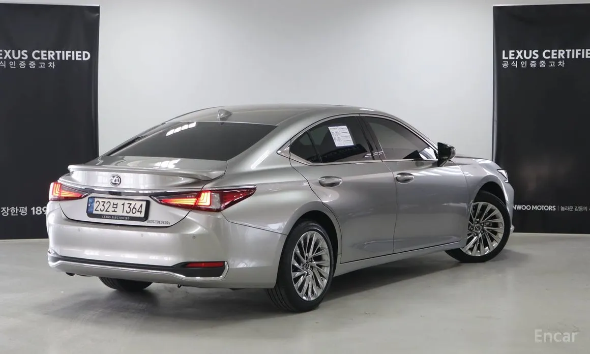 Фото 2 - Lexus ES