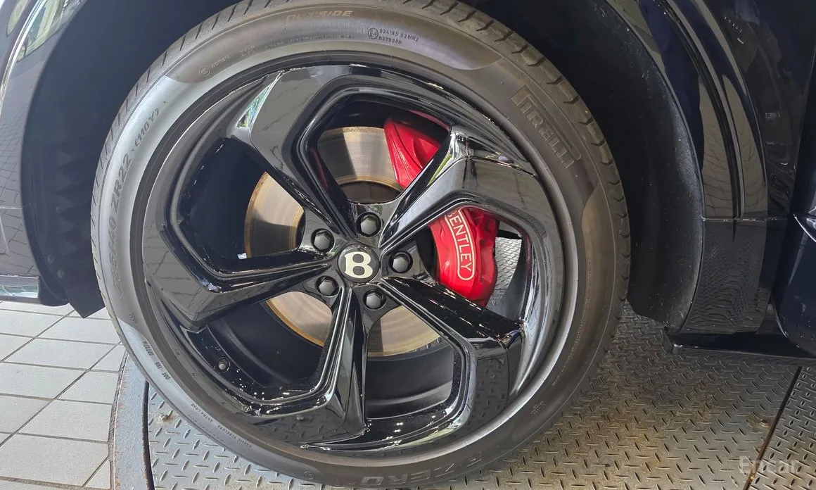 Фото 11 - Bentley Bentayga