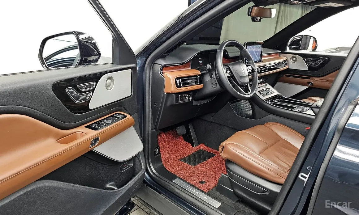 Фото 10 - Lincoln Aviator