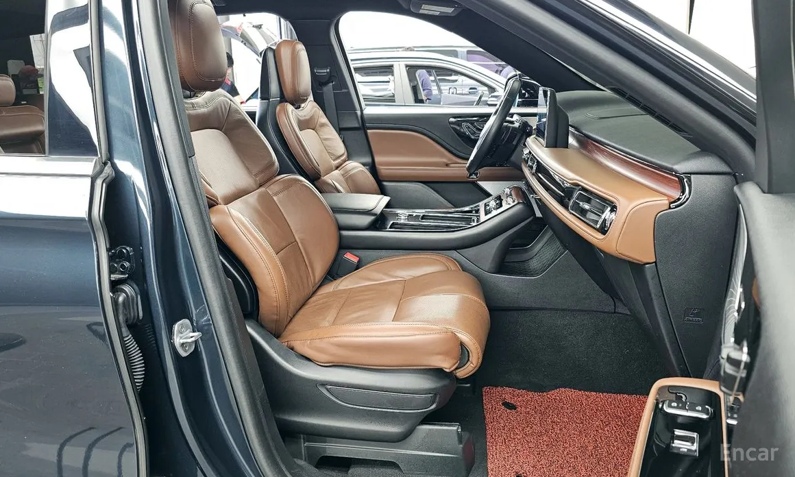 Фото 11 - Lincoln Aviator