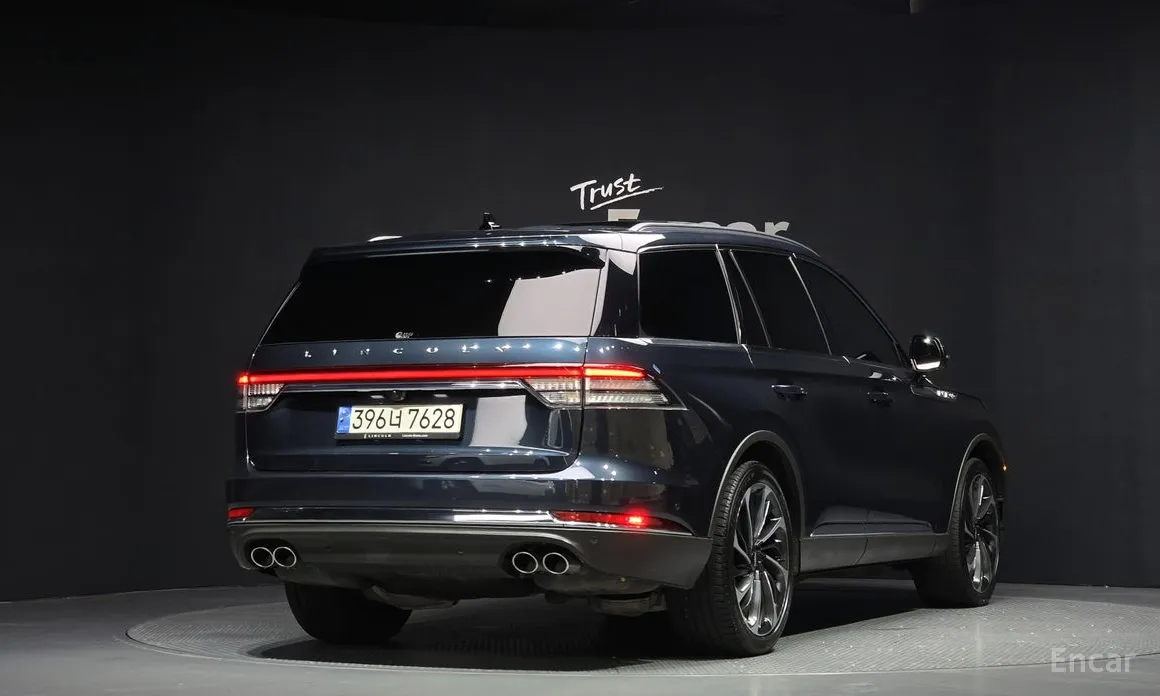 Фото 2 - Lincoln Aviator