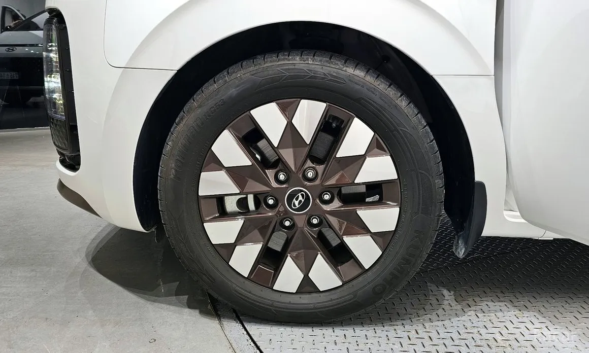 Фото 5 - Hyundai Staria