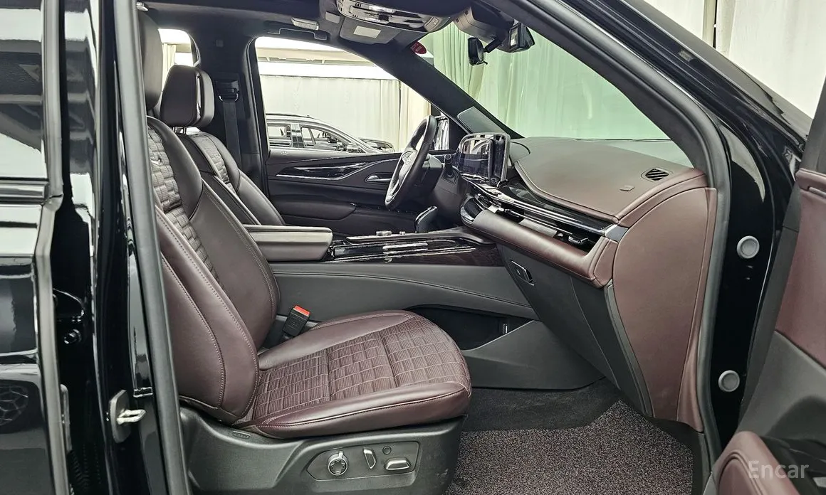 Фото 11 - Cadillac Escalade