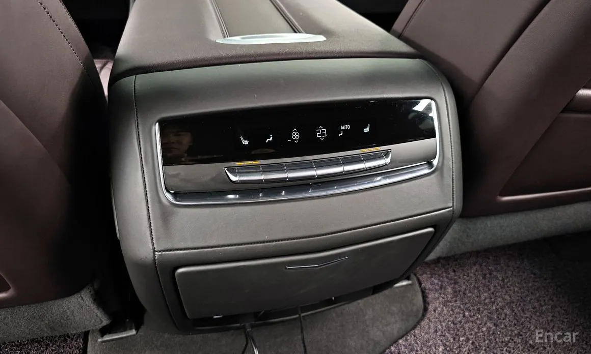 Фото 18 - Cadillac Escalade