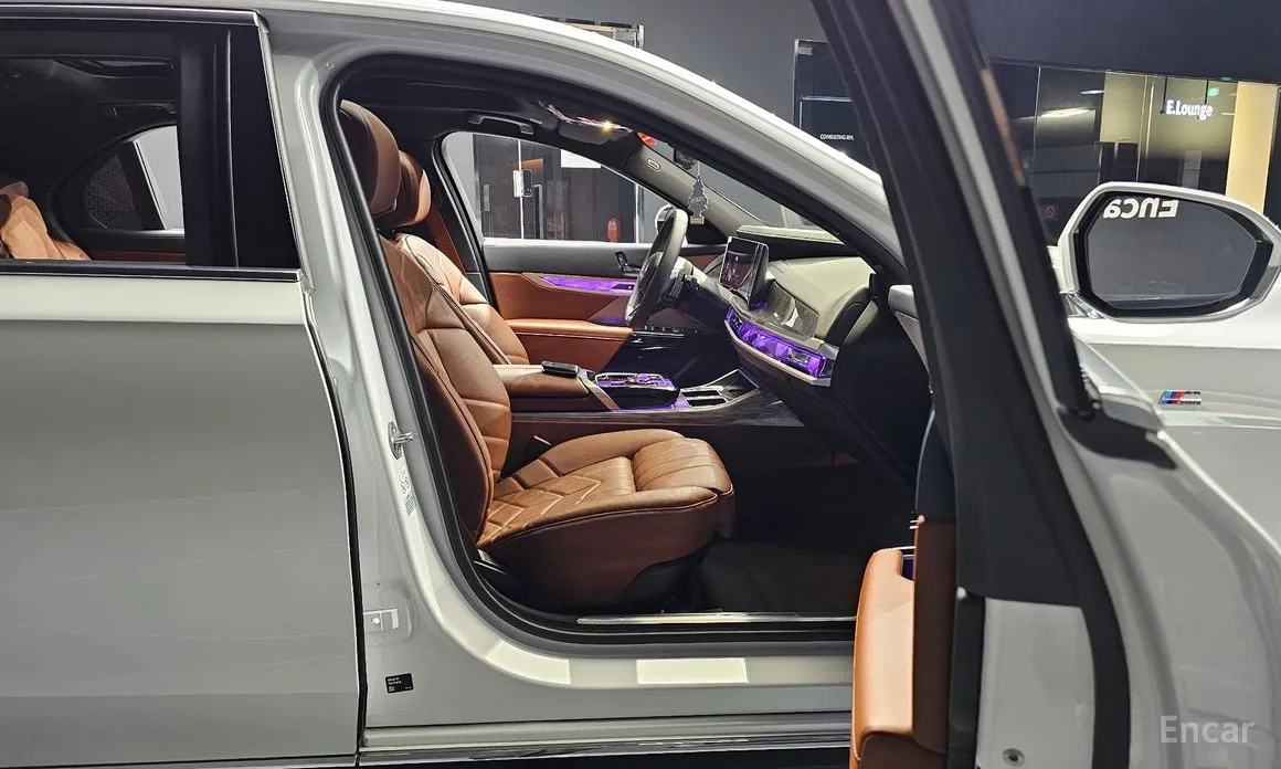 Фото 10 - BMW 7 Series