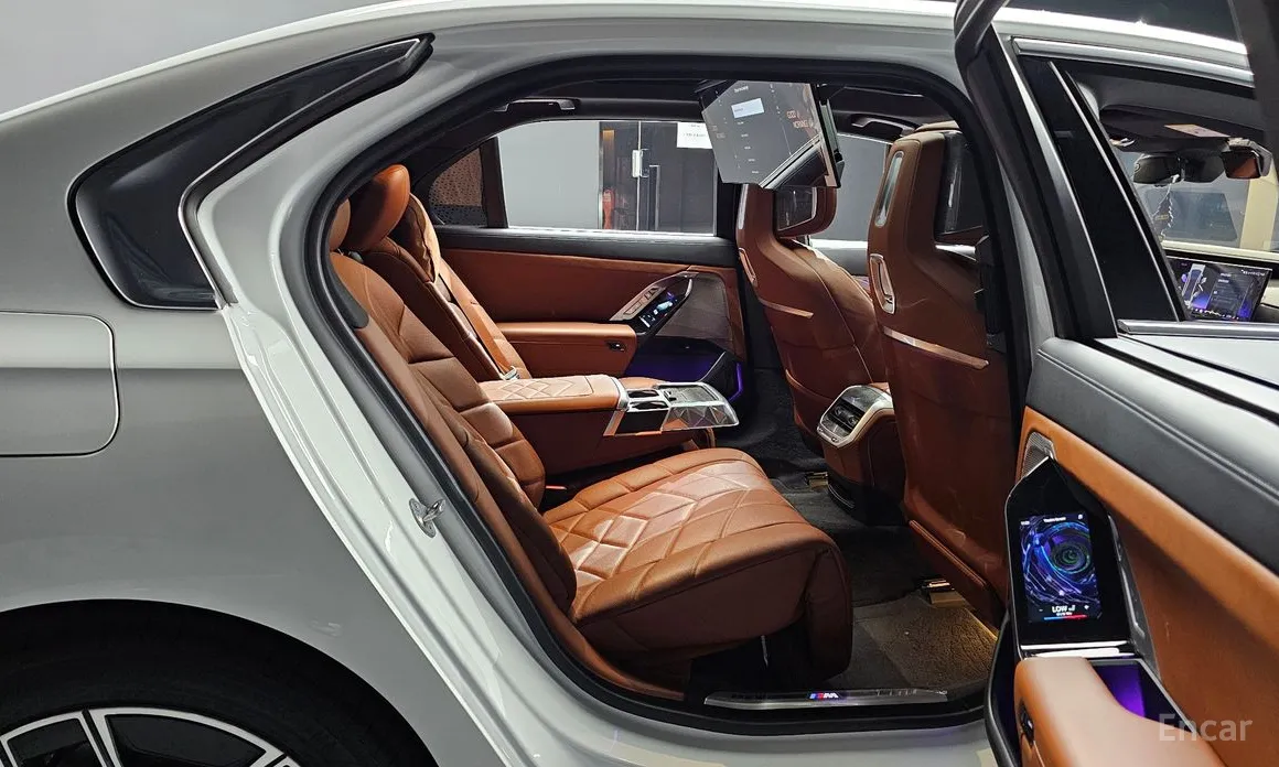 Фото 12 - BMW 7 Series