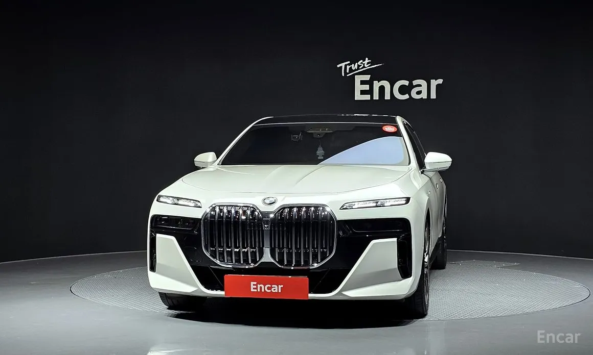 Фото 3 - BMW 7 Series