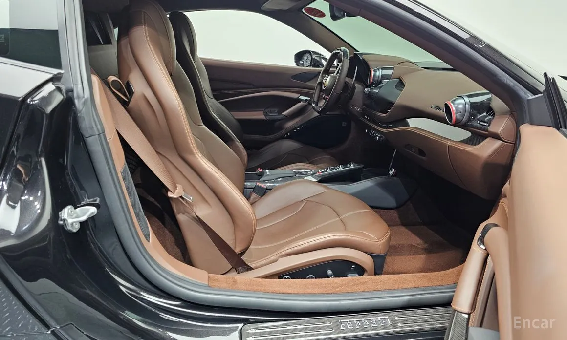 Фото 11 - Ferrari F8