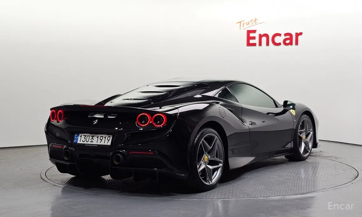 Фото 2 - Ferrari F8