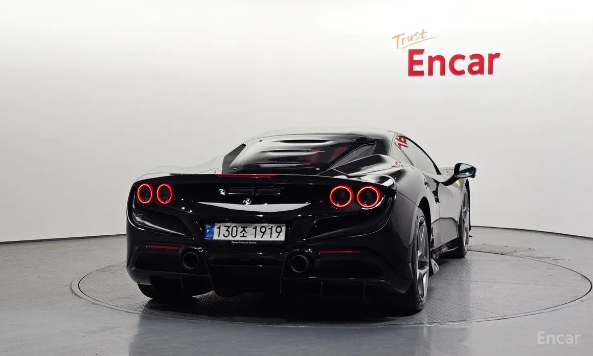 Фото 4 - Ferrari F8