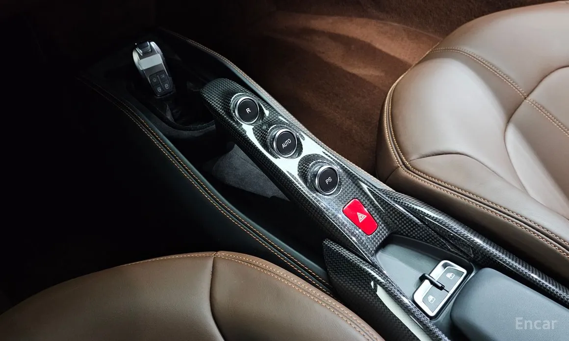 Фото 9 - Ferrari F8