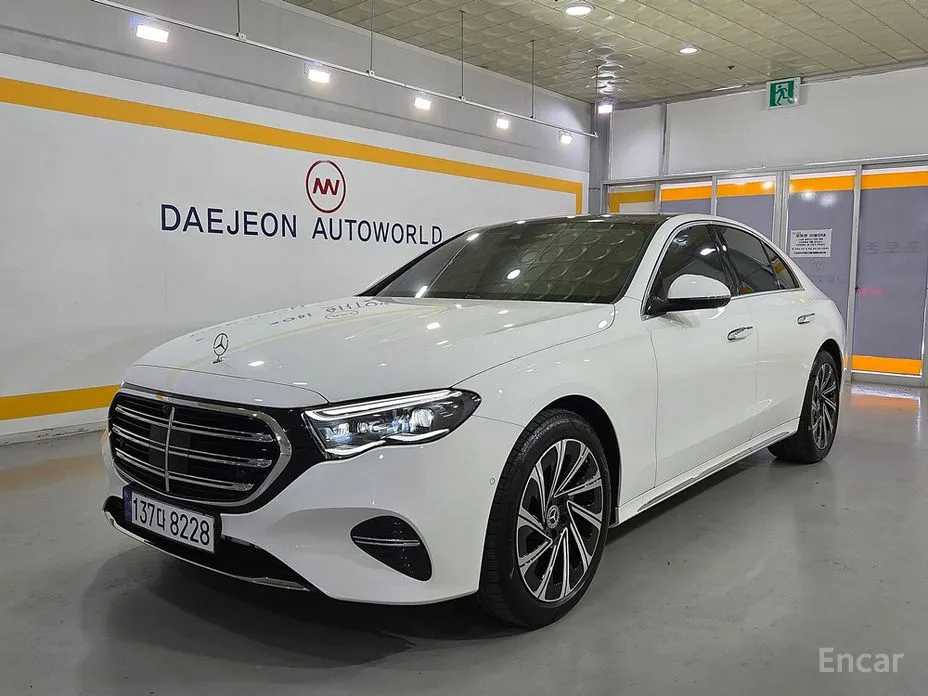 Фото 13 - Mercedes-Benz E-Class