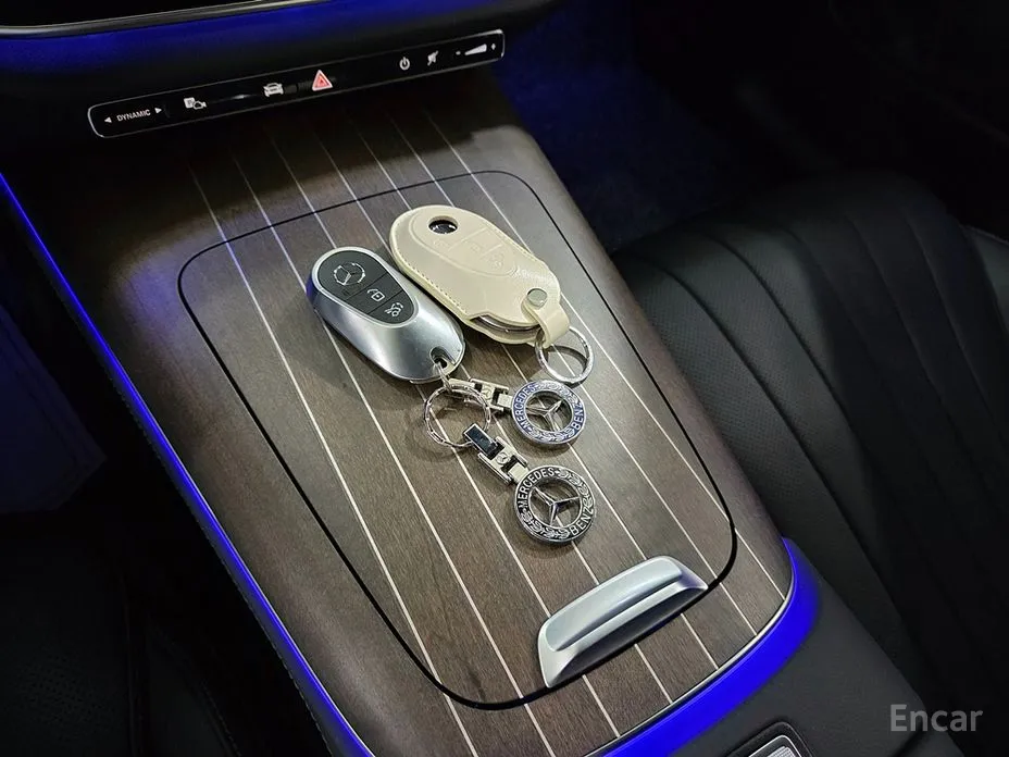 Фото 16 - Mercedes-Benz E-Class