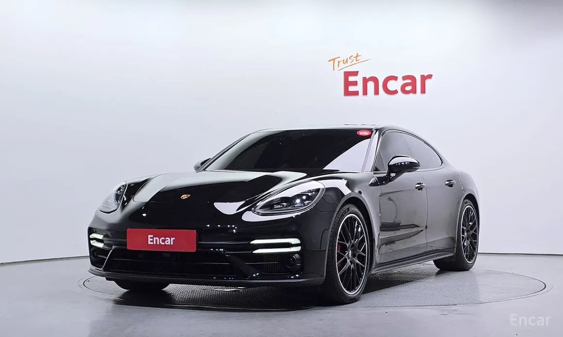 Фото 1 - Porsche Panamera