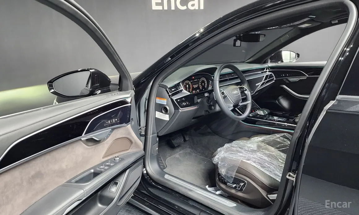 Фото 10 - Audi A8