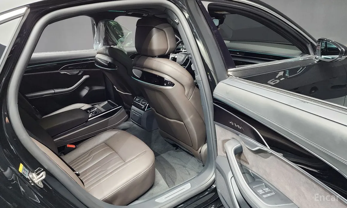 Фото 12 - Audi A8