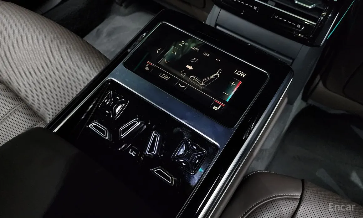 Фото 18 - Audi A8