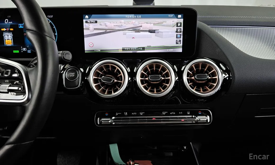 Фото 14 - Mercedes-Benz EQA