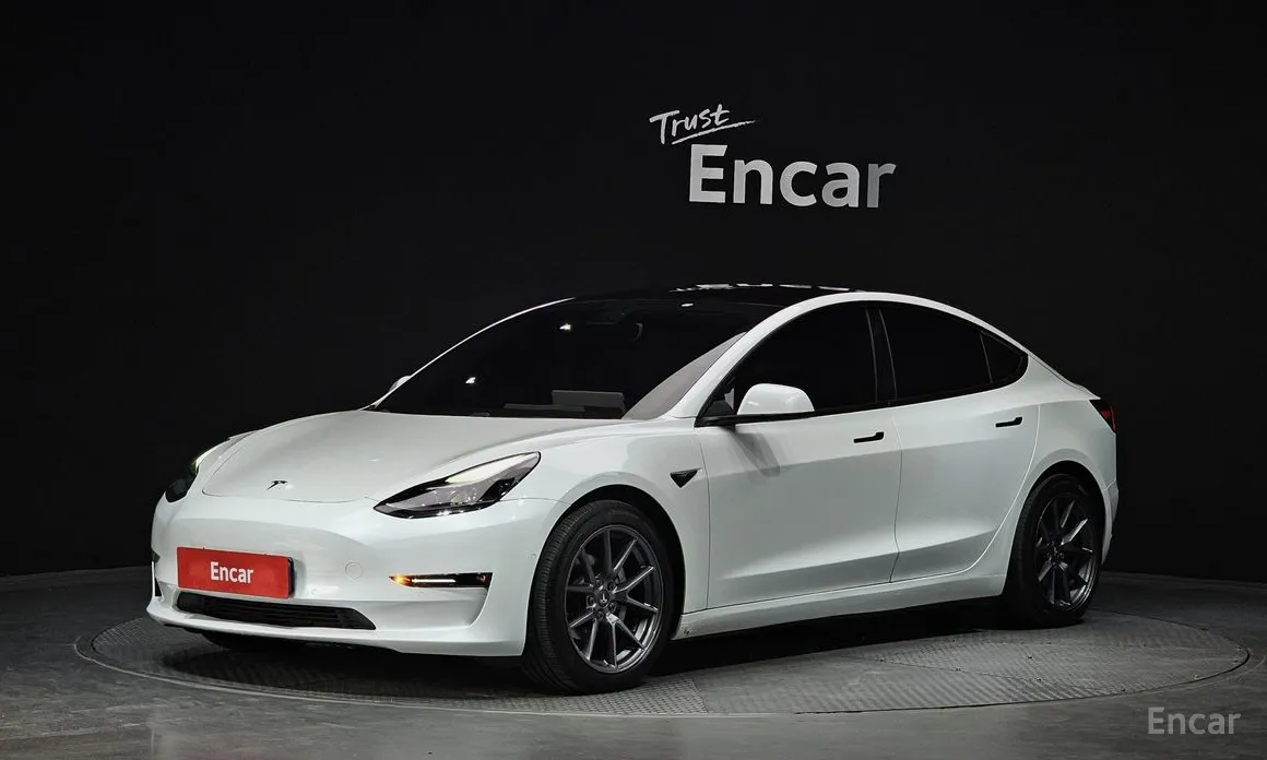 Фото 1 - Tesla Model 3