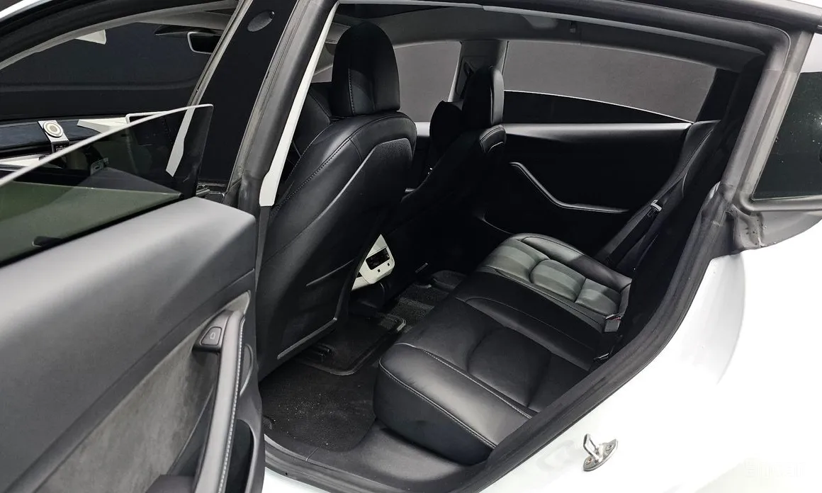 Фото 12 - Tesla Model 3