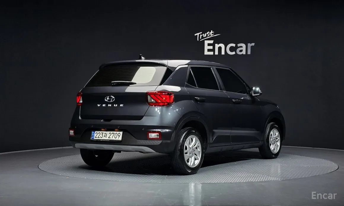 Фото 2 - Hyundai Venue