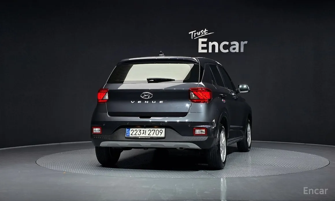 Фото 4 - Hyundai Venue