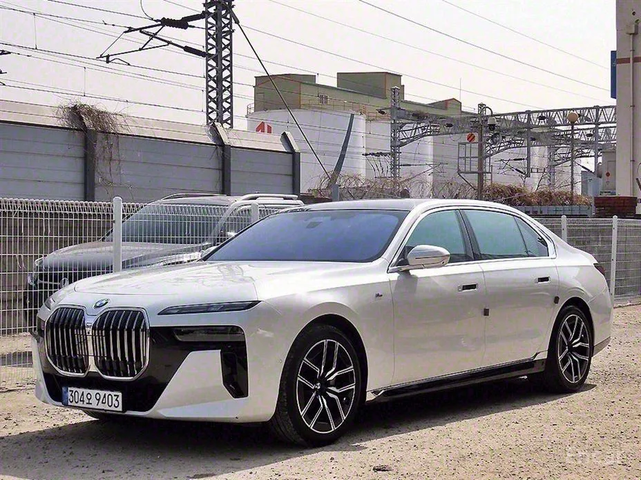 Фото 2 - BMW 7 Series