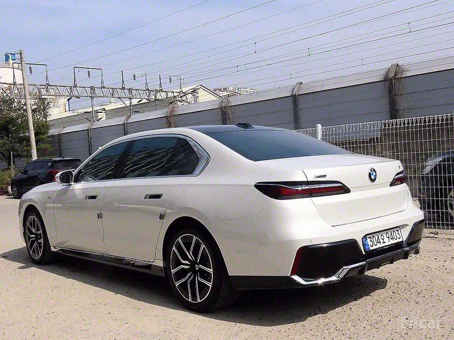 Фото 3 - BMW 7 Series