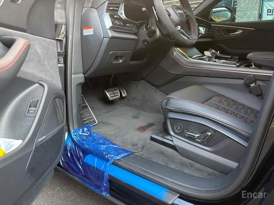 Фото 18 - Audi RS Q8