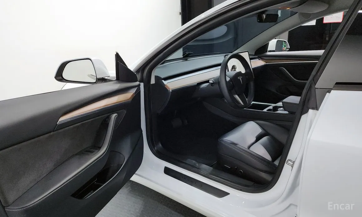 Фото 10 - Tesla Model 3