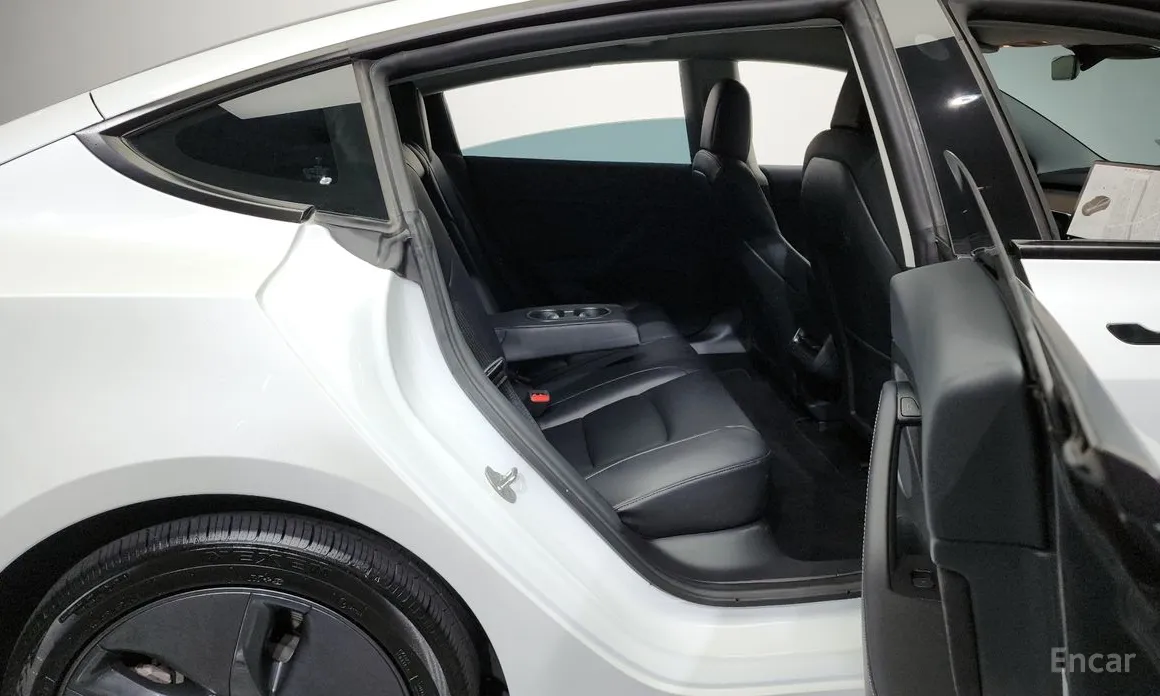 Фото 12 - Tesla Model 3