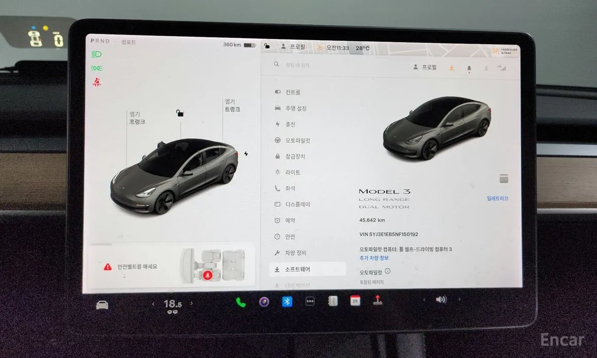 Фото 18 - Tesla Model 3
