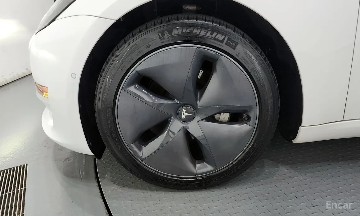 Фото 5 - Tesla Model 3